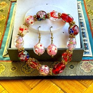 Glass handmade beaded bracelet & earring set in shades of pink 💕